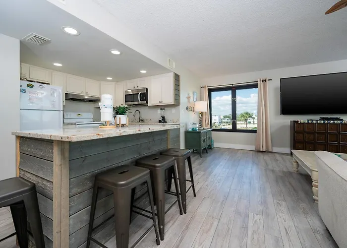 Apartment Island Winds West 170